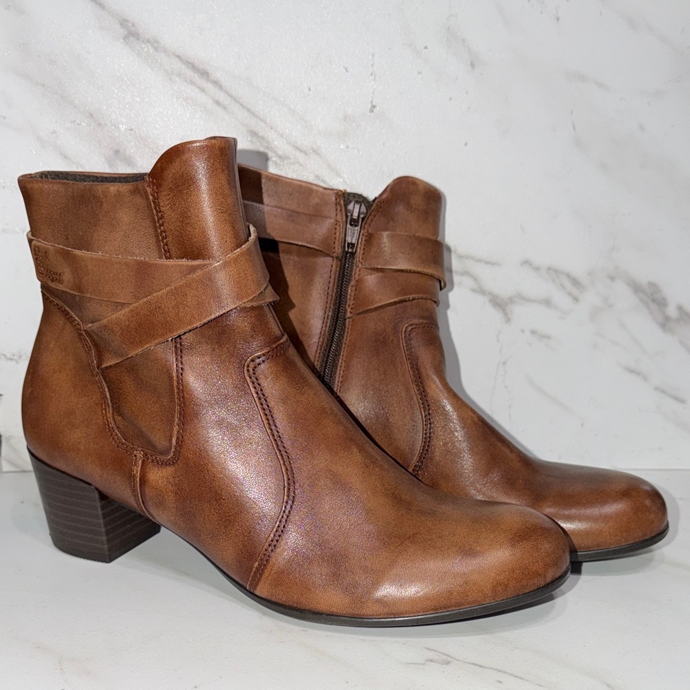 ECCO shape 35 wrapped brown ankle boot sz 38.  (R)